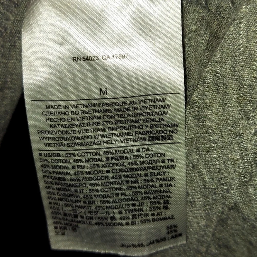 Banana Republic "Rain Rain Go Away" Scoop Neck Verrigated Gray Tee M - Picture 6 of 7